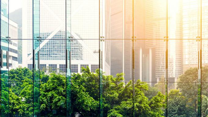 Hall immeuble avec espaces verts